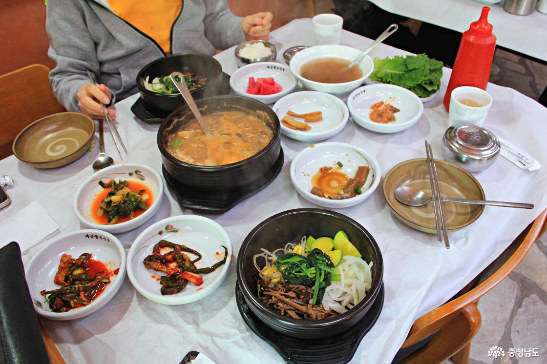 아내와 점심식사는 뚝배기 비빔밥