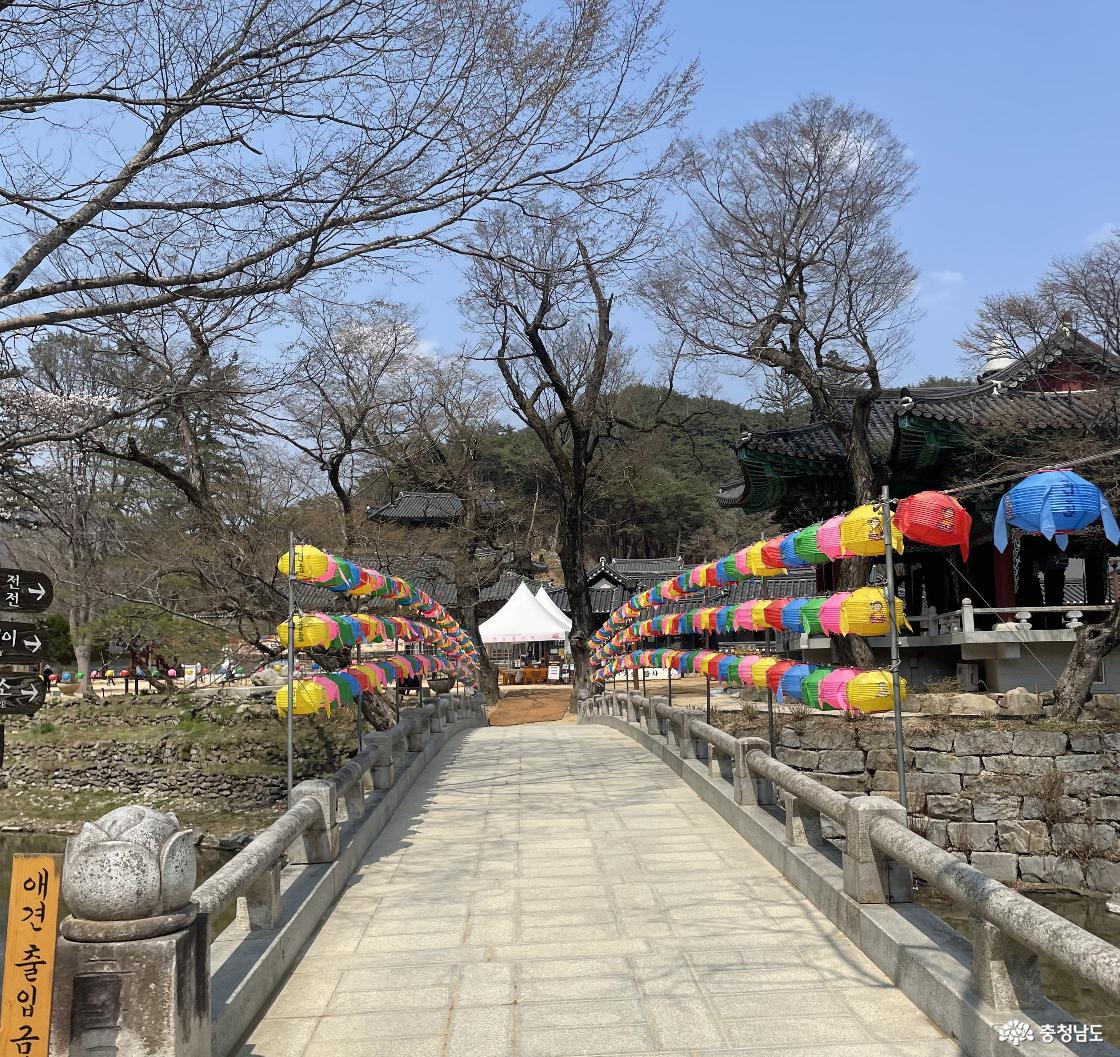 마곡사 내 연등