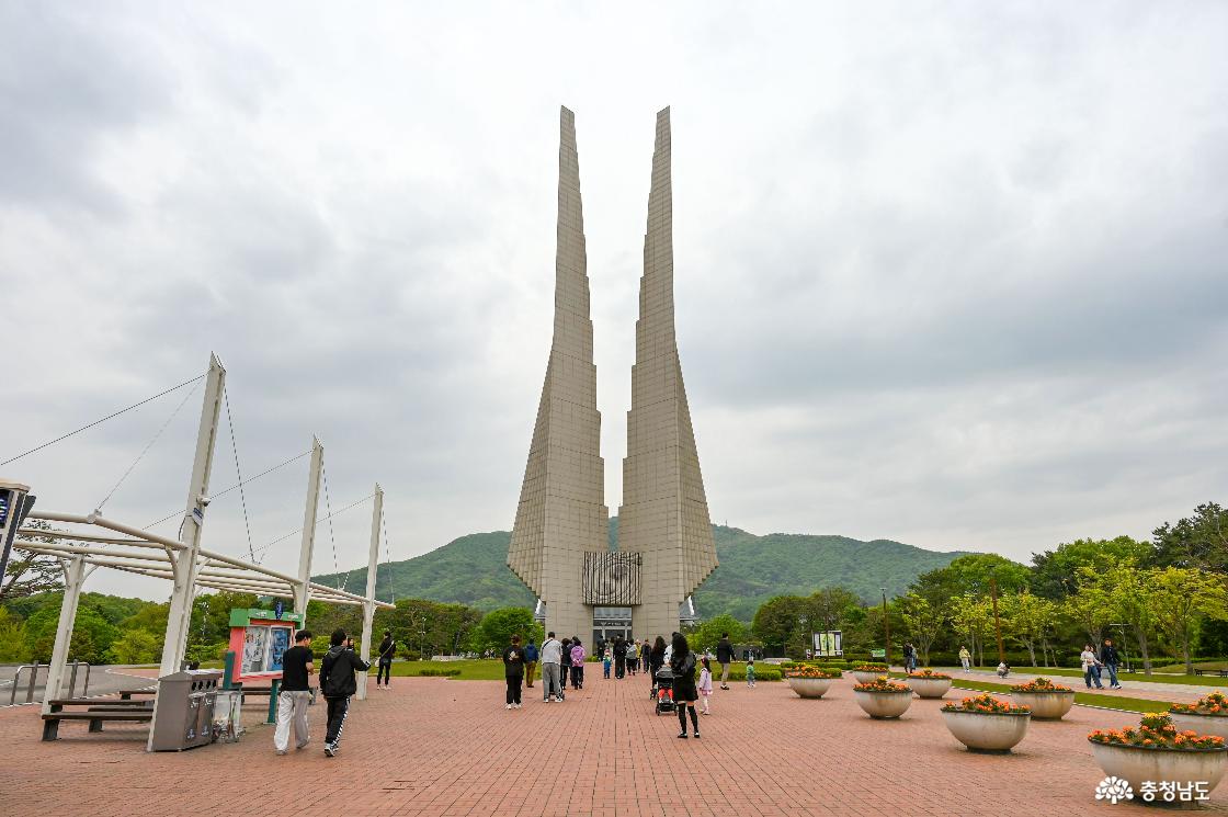 천안 독립기념관 겨례의탑의 모습