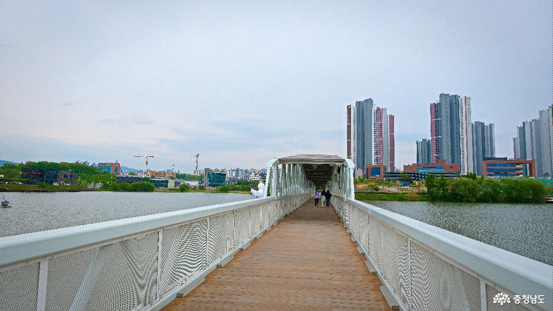 물빛누리교 내부